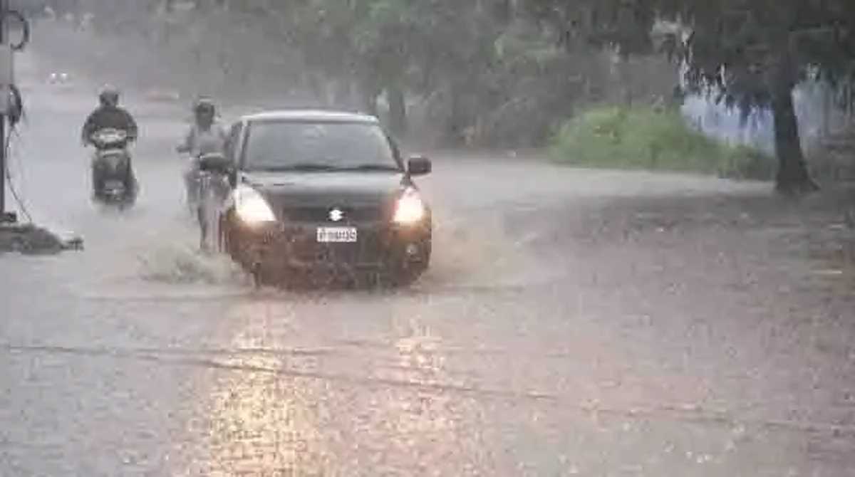 जूनागढ़ में भारी बारिश से जलजमाव, लोगों को हो रही परेशानी